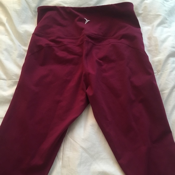 Old Navy Active High-Waisted Mesh Crop Legging - Picture 3 of 4